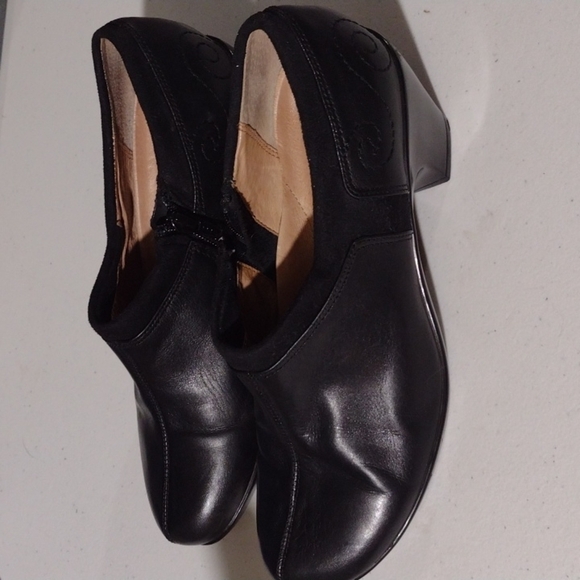 UMBERTO raffini shoes size 39 euro 7 USA leather Uppers  ankle boots - Picture 1 of 8